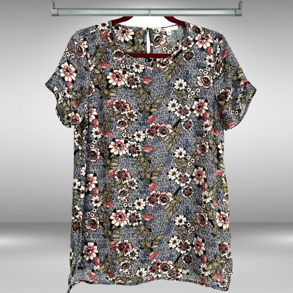 DR2 by Daniel Rainn short sleeved crew neck floral blouse, one button in back